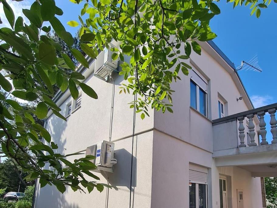 Apartment Lana, 40 Metara Do Mora, *