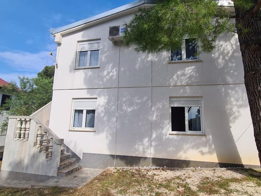 Apartment Lana, 40 Metara Do Mora, *